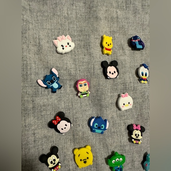 (5) Random Disney Emojis Croc Charms - Picture 2 of 6